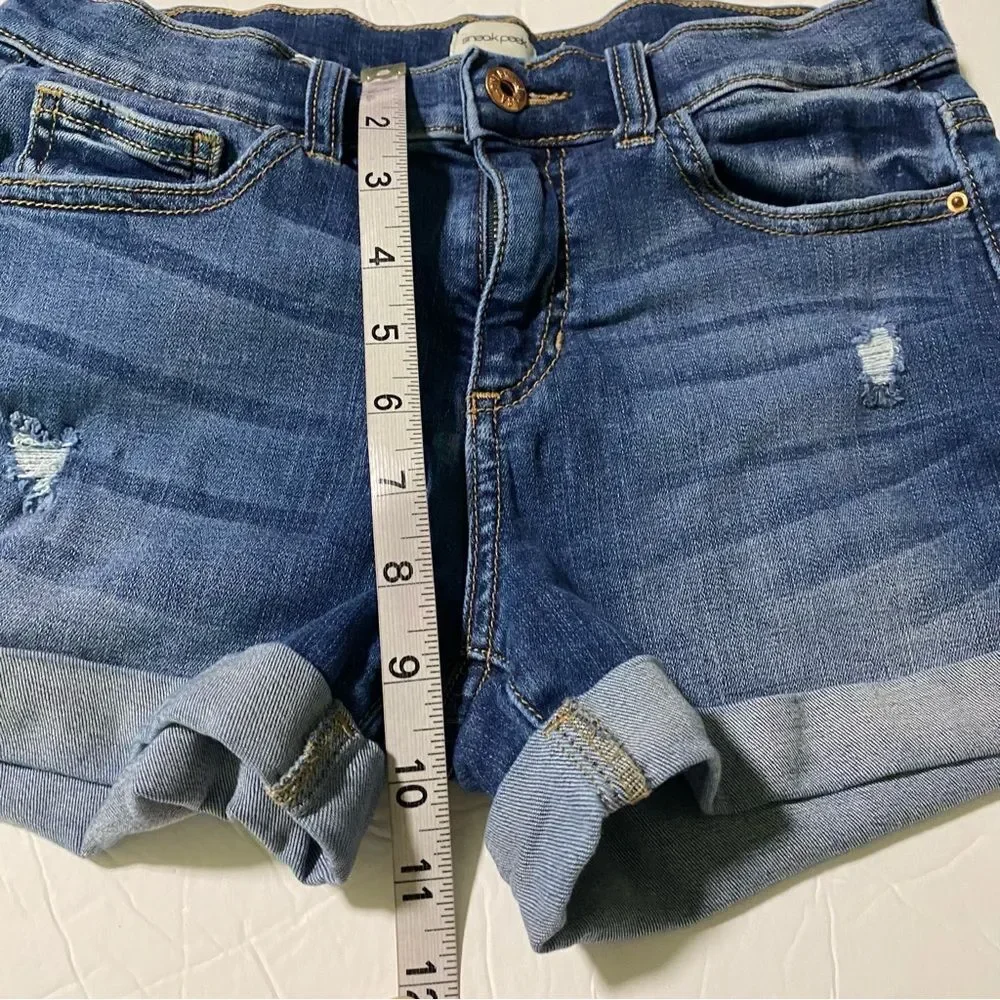 Sneak peek cuffed denim shorts mid rise medium wash stretchy size M